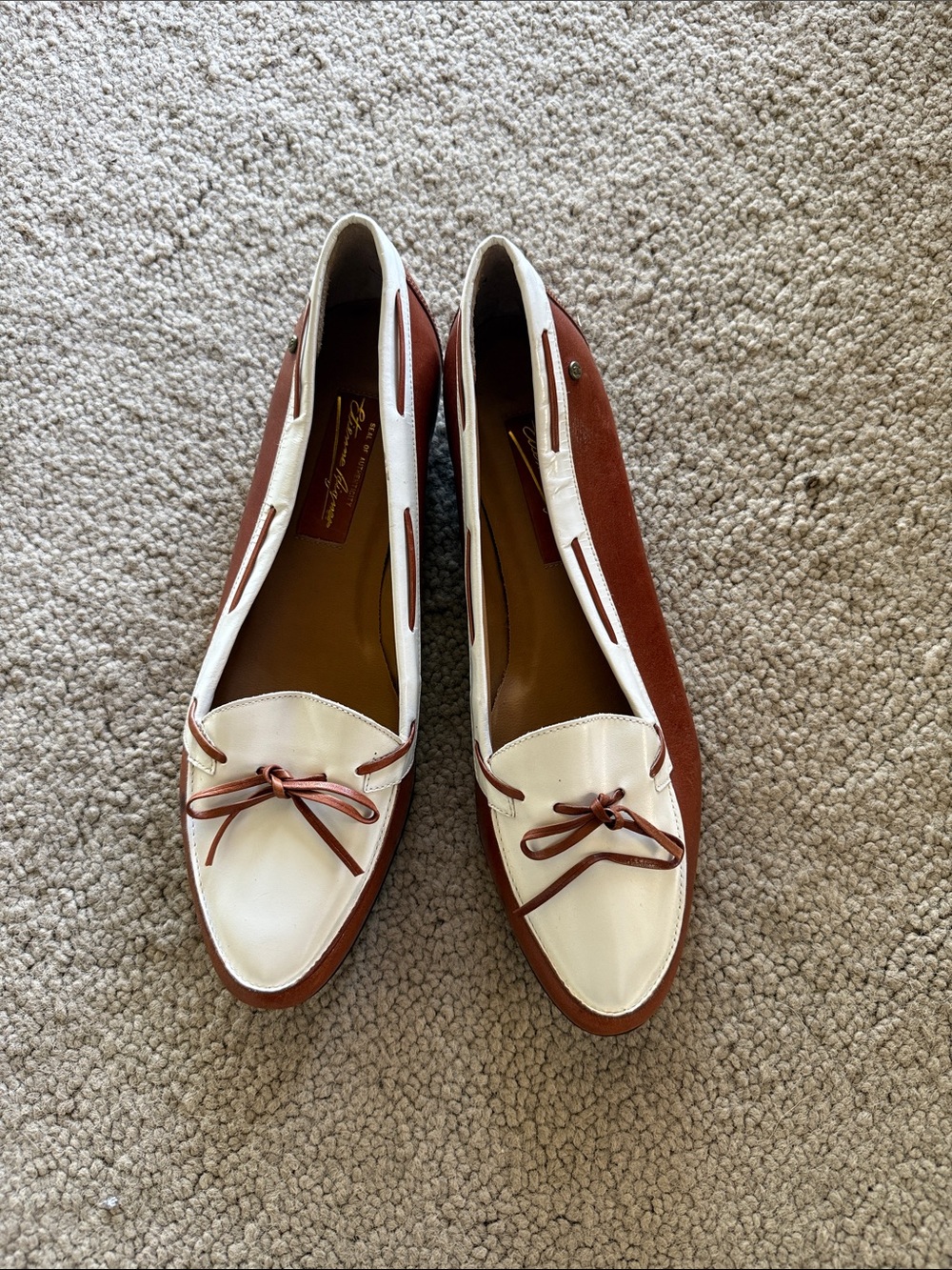 Two-Tone White and Rust Bow-Trim Women's Loafers